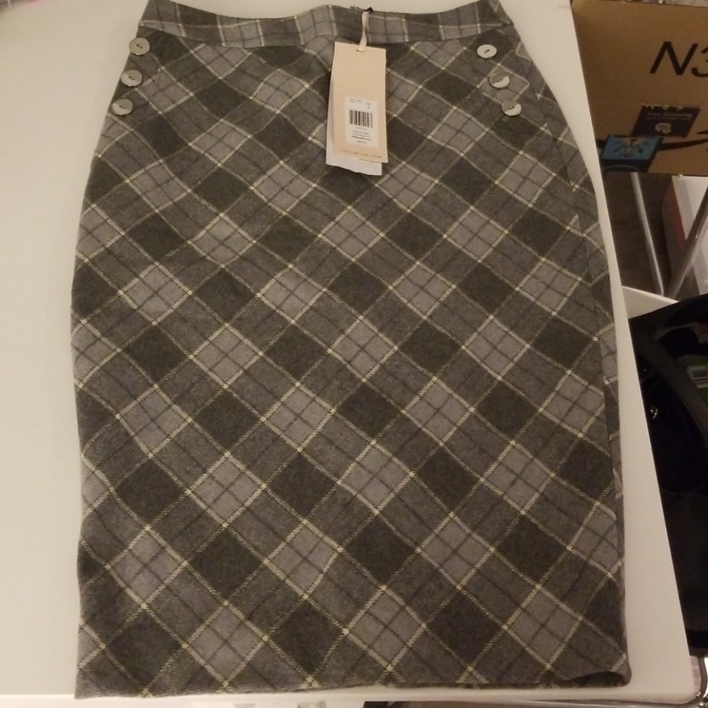 Limited size 4 gray and yellow plaid skirt